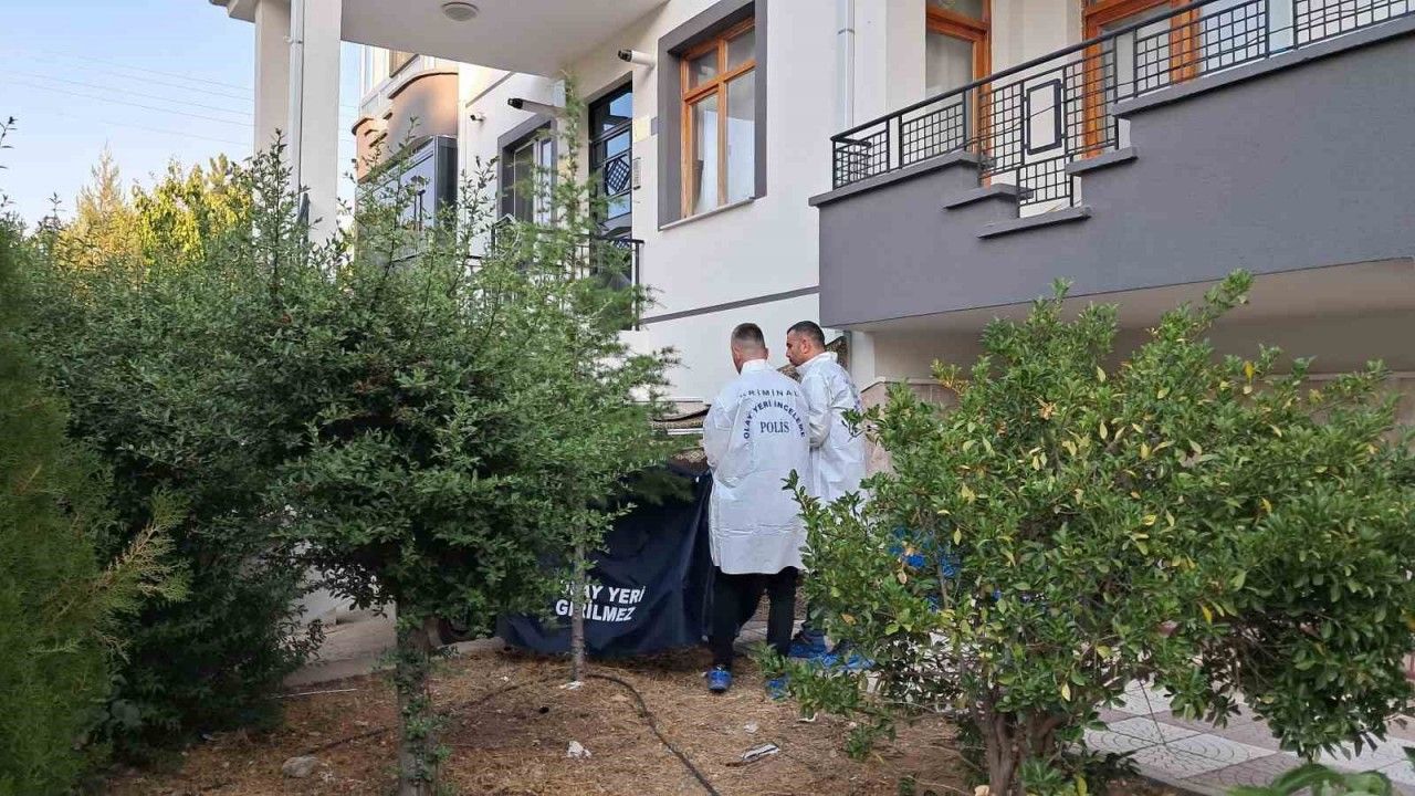 balkondan-dusen-2-yasindaki-cocuk-hayatini-kaybetti