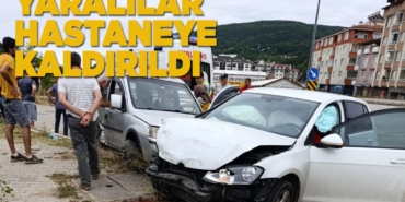 İki otomobil kavşakta çarpıştı. 3 yaralı var!