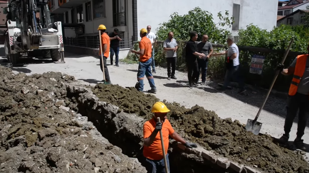 İlçede hastane yolu geçici olarak trafiğe kapatıldı