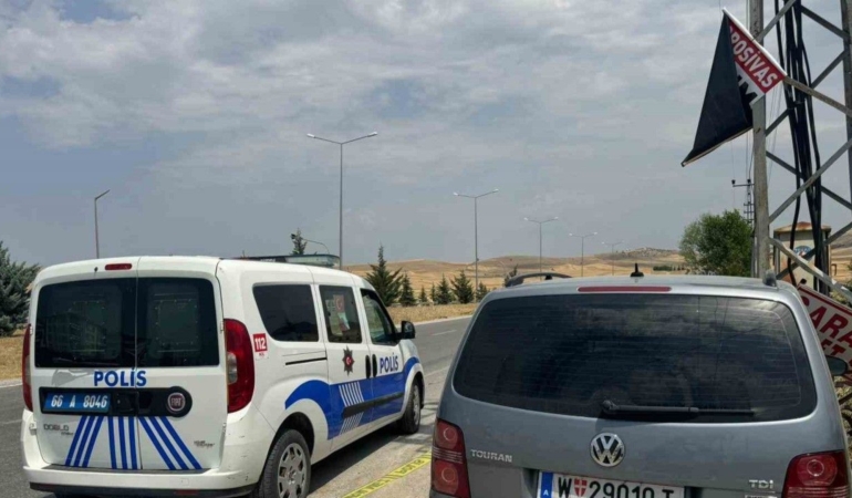 elektrik-diregine-carpan-otomobildeki-3-kisi-yaralandi