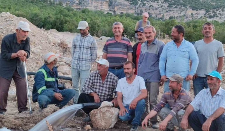 Emekli olup memleketine döndü, su sıkıntısını çözdü
