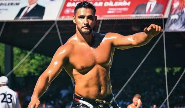 Sinoplu pehlivan Mustafa Taş ikincilik elde etti