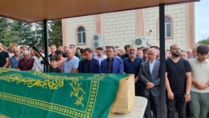 gazeteci-cem-kucukun-babasi-son-yolculuga-ugurlandi