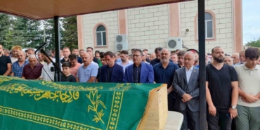 gazeteci-cem-kucukun-babasi-son-yolculuga-ugurlandi