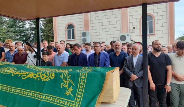 Gazeteci Cem Küçük’ün babası son yolculuğa uğurlandı
