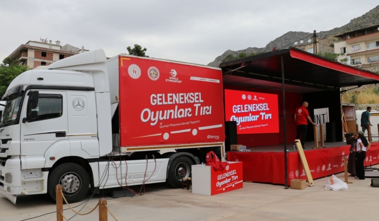 Geleneksel Oyunlar Tırı çocuklarla buluştu
