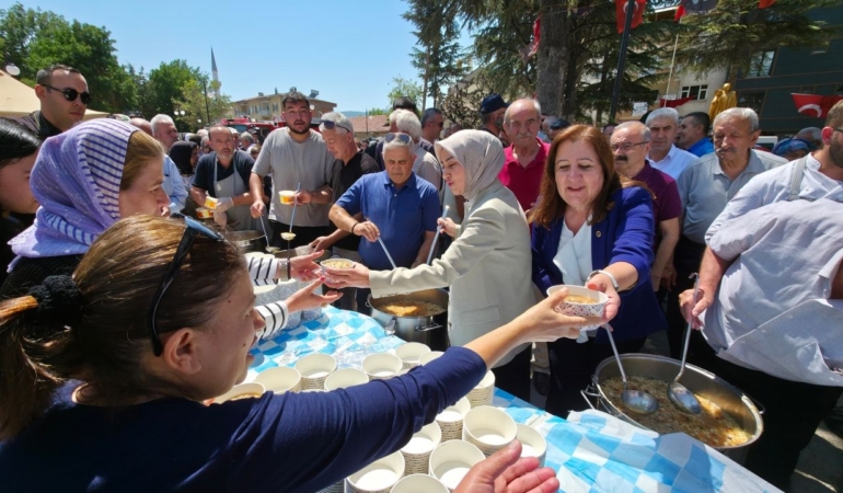 Gümüşhacıköy halkında aşure ikram edildi