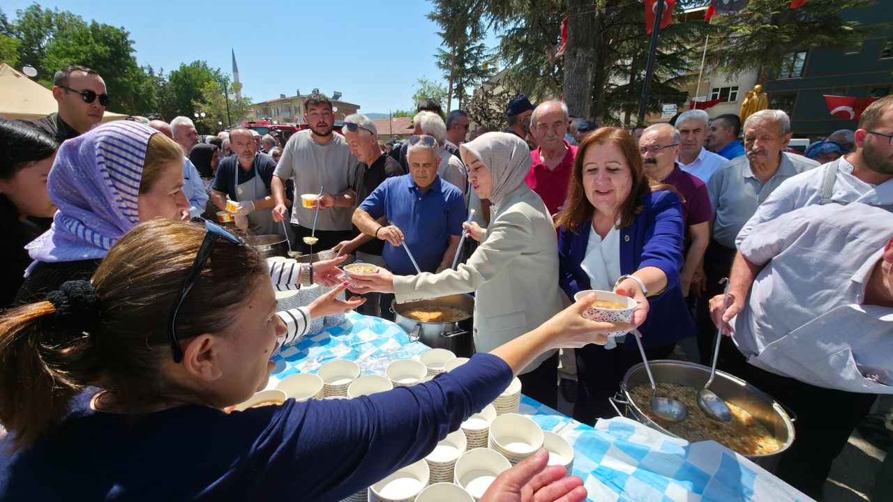gumushacikoy-halkinda-asure-ikram-edildi