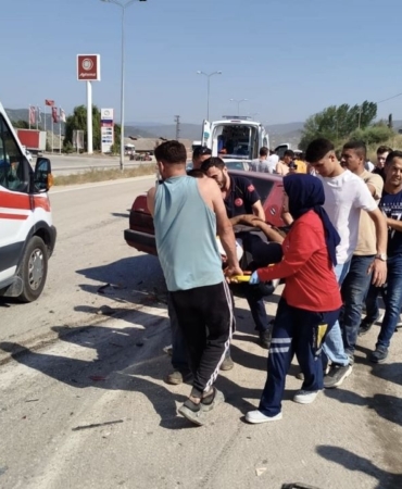 iki-aracin-carpistigi-kazada-3-kisi-yaralandi