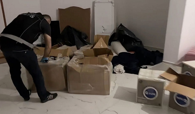 is-yerinde-122-bin-sentetik-ecza-hapi-bulundu