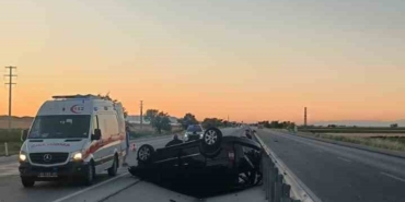 kamyonet-kontrolden-cikarak-devrildi-1-olu-2-yarali