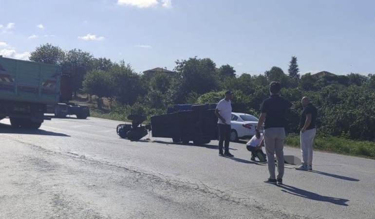 kamyonla-carpisan-tarim-aracinin-surucusu-oldu