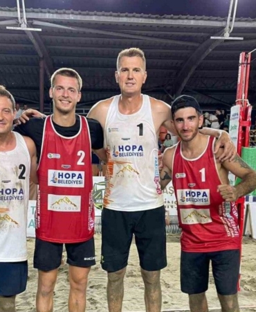 karadeniz-sahilinde-uluslararasi-plaj-voleybol-coskusu