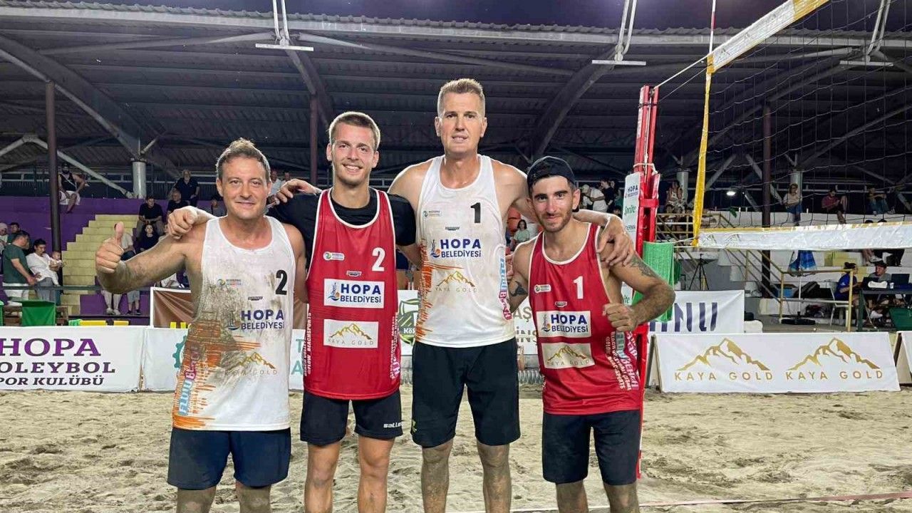 karadeniz-sahilinde-uluslararasi-plaj-voleybol-coskusu