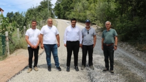 kaymakam-altun-asfalt-calismalarini-inceledi
