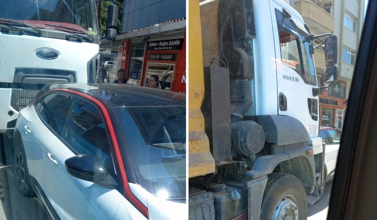Sinop’ta otomobil kamyona çarptı: Trafik kısa süreliğine durdu