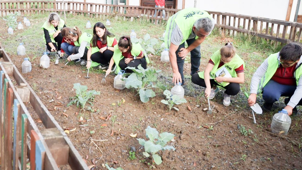 ogrencilere-sifir-atik-doga-ve-cevre-bilinci-asilaniyor