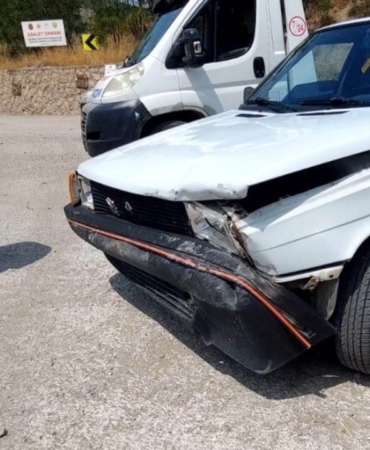 otomobil-istinat-duvarina-carpti-surucu-yaralandi