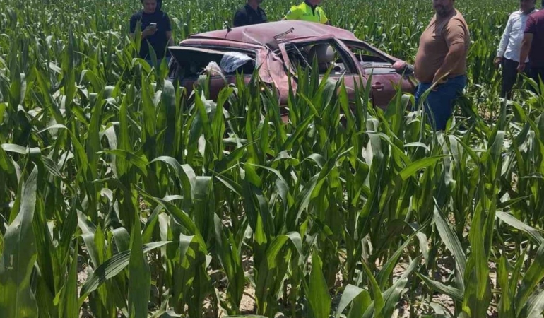 Otomobil kontrolden çıktı, takla attı