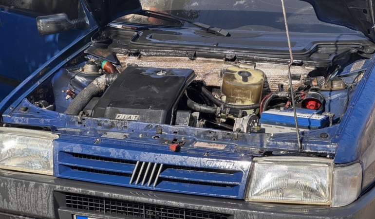 Park halindeki araçta yangın çıktı