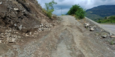 samsunda-saganak-nedeniyle-toprak-kaymasi-olustu