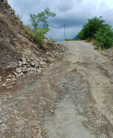 samsunda-saganak-nedeniyle-toprak-kaymasi-olustu