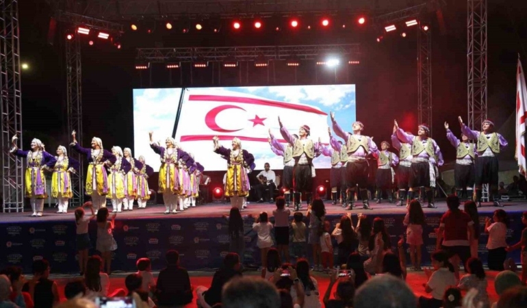 Samsun’da ’Uluslararası Halk Oyunları Festivali’ne yoğun ilgi