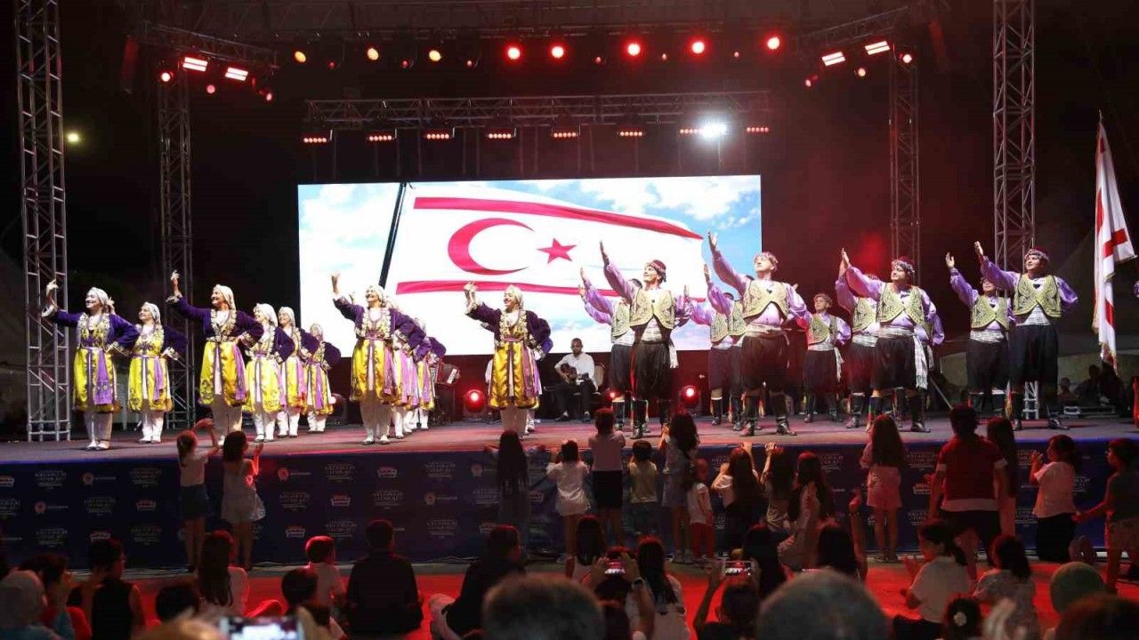 samsunda-uluslararasi-halk-oyunlari-festivaline-yogun-ilgi