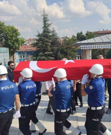 sinop-eski-valisi-karaomeroglu-son-yolculuguna-ugurlandi