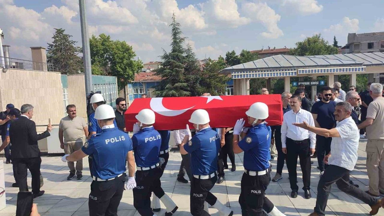 sinop-eski-valisi-karaomeroglu-son-yolculuguna-ugurlandi