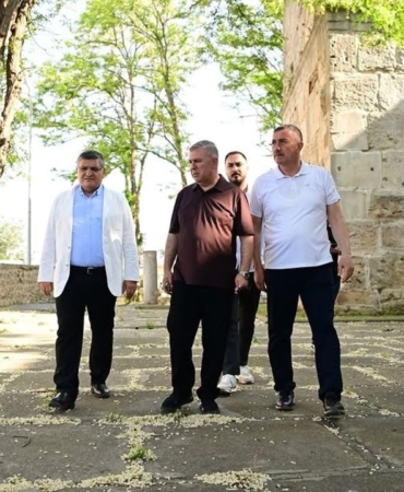 sinop-kalesinin-lonca-kapisinda-incelemevalimiz-dr-mustafa-ozarslan-ak-parti-sinop-millet