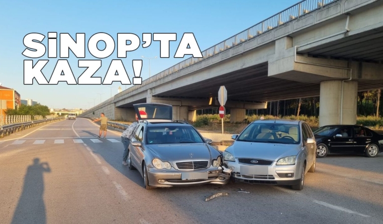 Otomobiller kavşakta çarpıştı