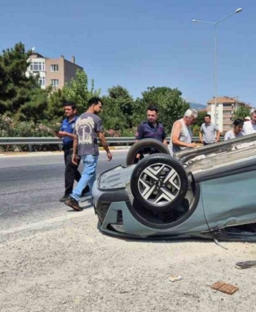 susurlukta-iki-aracin-carpistigi-kazada-2-kisi-yaralandi