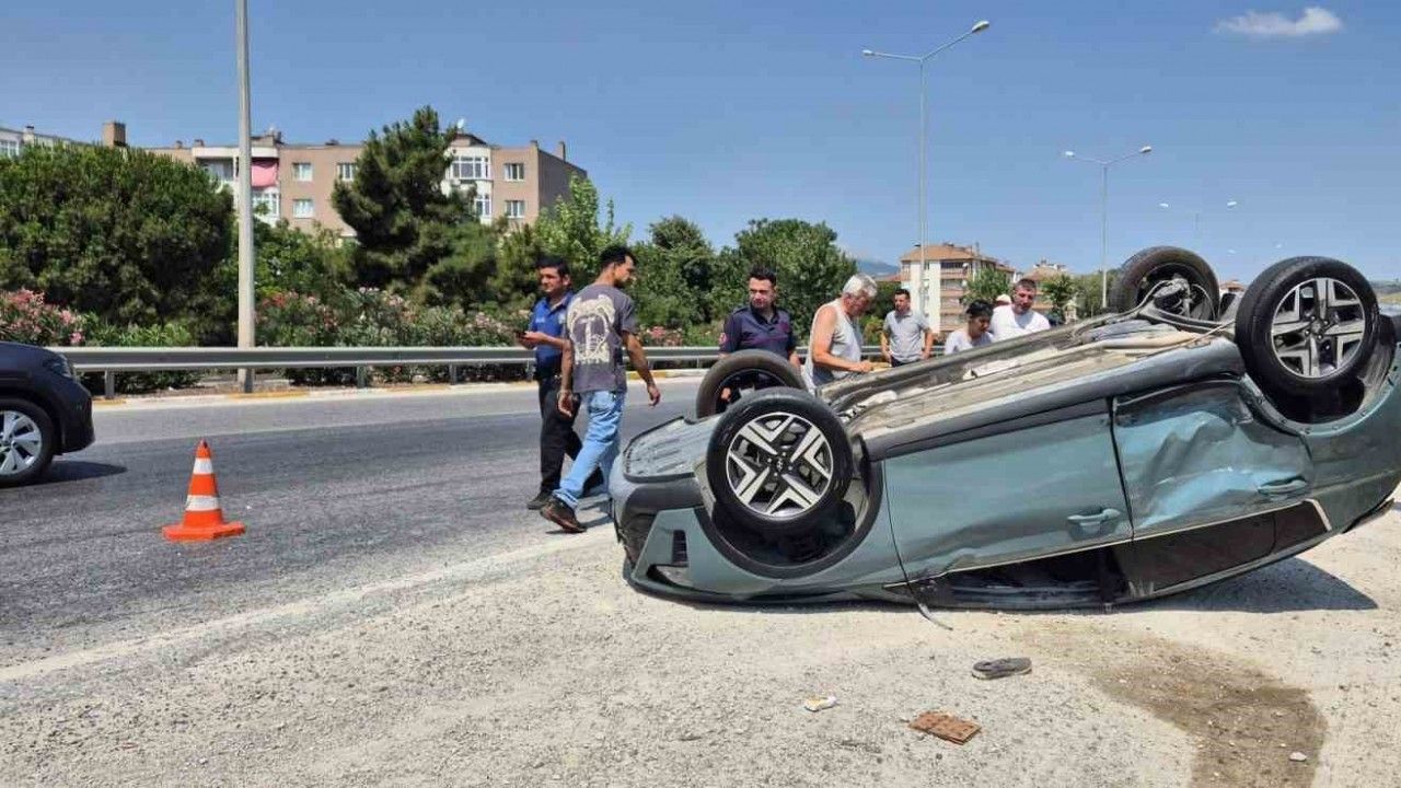 susurlukta-iki-aracin-carpistigi-kazada-2-kisi-yaralandi