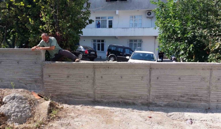 “Tapulu arsam” diyerek yolu kapattı