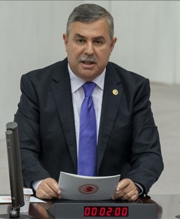 Nazım Maviş mecliste güven tazeledi