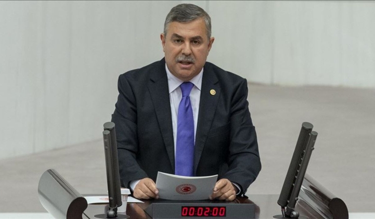 Nazım Maviş mecliste güven tazeledi