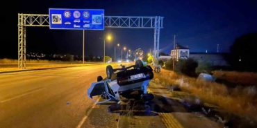 tirin-sikistirdigi-otomobil-takla-atti