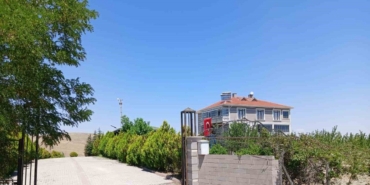 tutukluk-yapan-silahin-ates-almasiyla-1i-agir-2-kisi-yaralandi