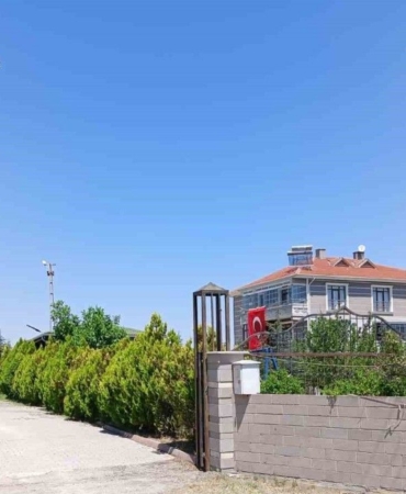 tutukluk-yapan-silahin-ates-almasiyla-1i-agir-2-kisi-yaralandi