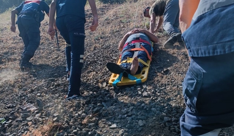 Uçuruma devrilen ATV aracındaki 2 kişi yaralandı