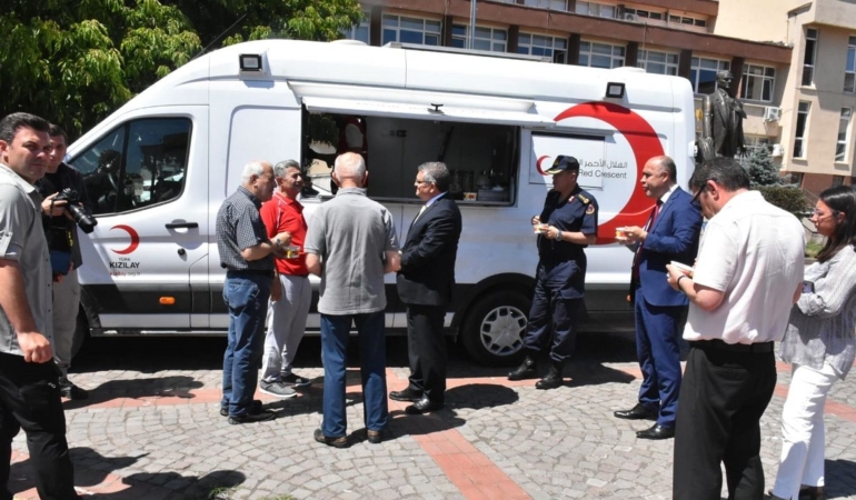 Kızılay’dan vatandaşa aşure ikramı