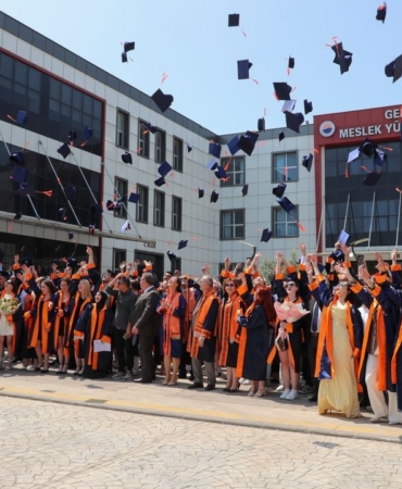 Gerze MYO’da mezuniyet coşkusu