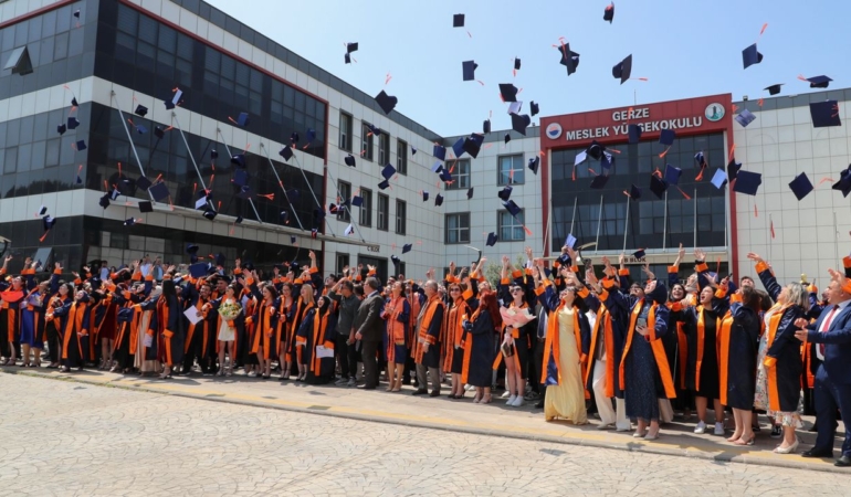 Gerze MYO’da mezuniyet coşkusu