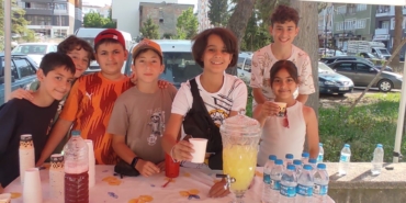 Limonata satarak LÖSEV’e destek oldular