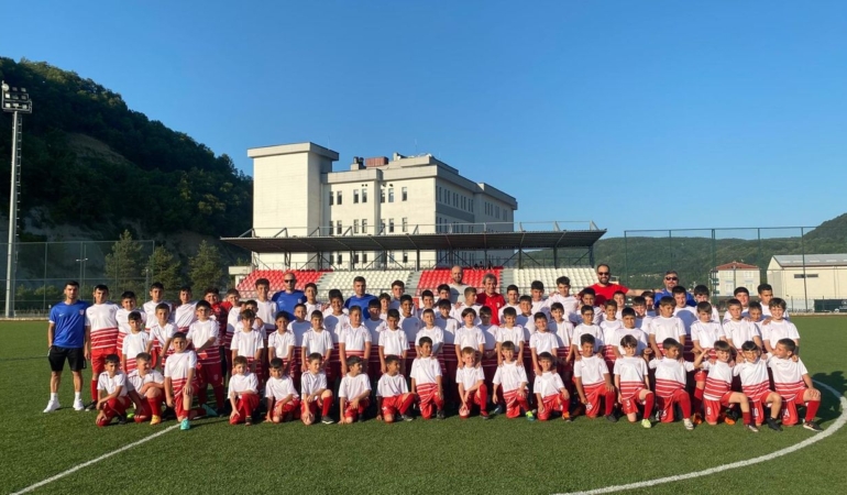 Erfelekspor Yaz Futbol okulu kapılarını açtı
