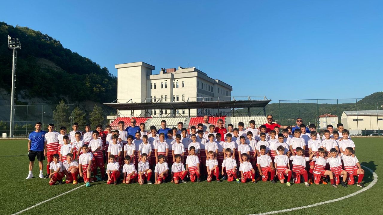 Erfelekspor Yaz Futbol okulu kapılarını açtı