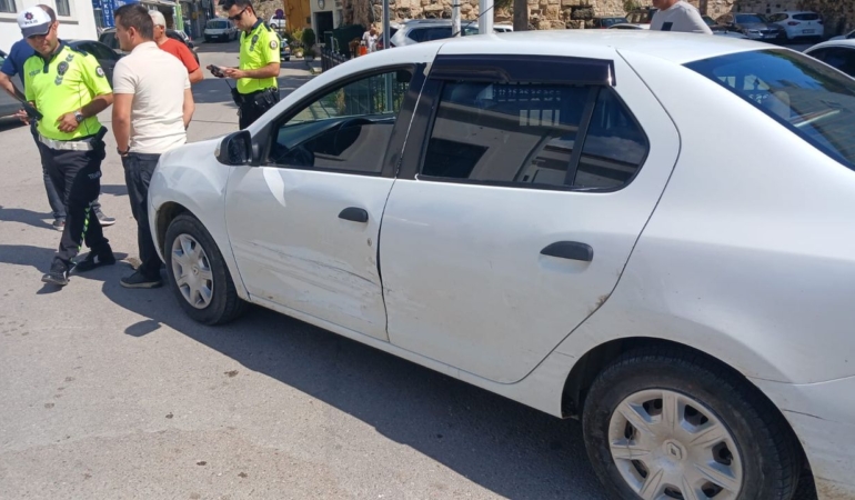 Sinop’ta iki otomobil çarpıştı