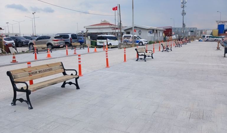 Sinop sahilinde yeni banklar yerleştirildi