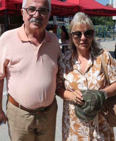 yanginda-4-yakinini-kaybeden-anne-oglunun-asker-sapkasini-yanindan-ayirmiyor